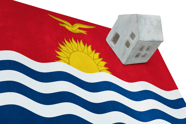 La casita sobre la bandera - Kiribati
 - Foto, Imagen