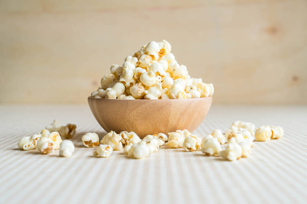 caramel popcorn on table - Fotoğraf, Görsel