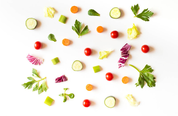 Eating pattern with raw ingredients of salad - Foto, Bild
