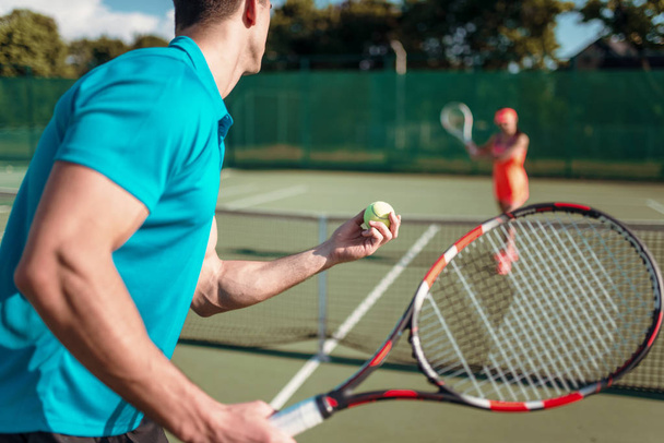 mężczyzna i kobieta, grać w tenisa - Zdjęcie, obraz