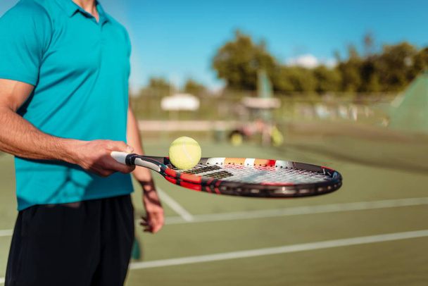 homem com raquete de tênis
 - Foto, Imagem