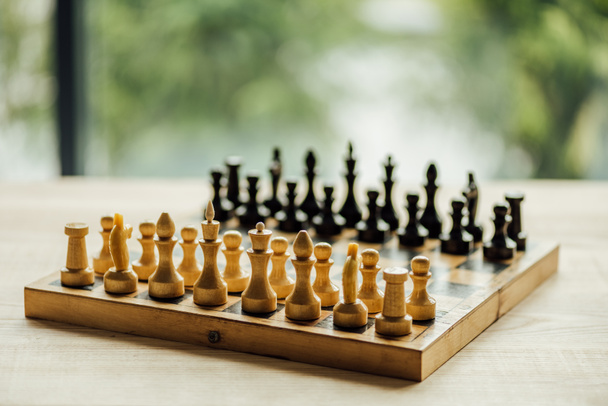 tabuleiro de xadrez definido para um novo jogo
 - Foto, Imagem