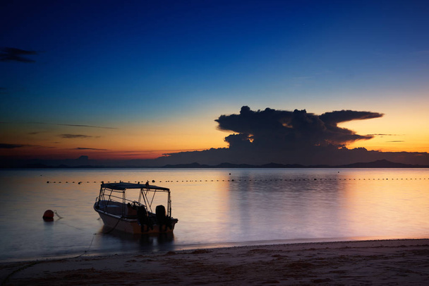 Stunning sunset over the beach - Zdjęcie, obraz