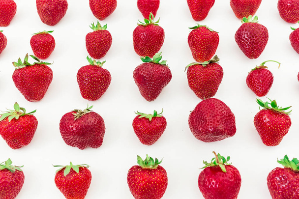 Erdbeeren auf weißem Hintergrund. - Foto, Bild