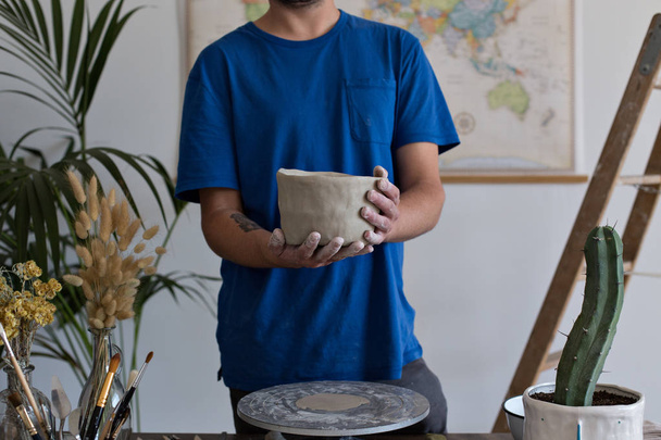 Artisan craftsman working with clay pot - Zdjęcie, obraz