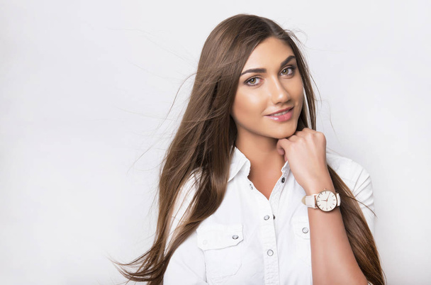 beautiful young woman wearing wrist watch - Фото, зображення