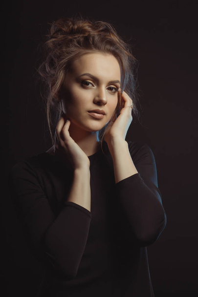 Glamorous model with perfect makeup posing over a black studio b - Fotografie, Obrázek