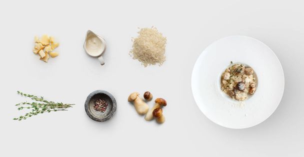 Cozinhar ingredientes para risoto italiano com cogumelos selvagens isolados
 - Foto, Imagem