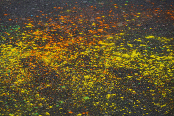 Pestrobarevným asfalt po festivalu nátěrových hmot - Fotografie, Obrázek