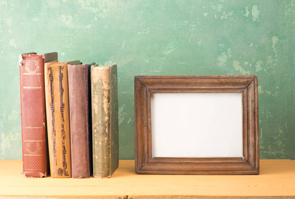  books and  empty picture frame - Foto, afbeelding