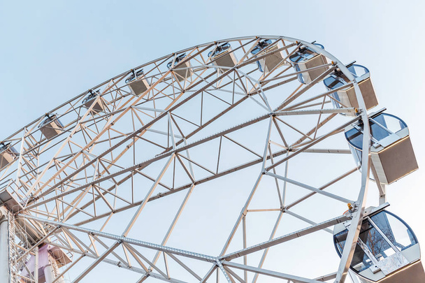 Modern Ferris Wheel detail Over Blue Sky - Foto, immagini