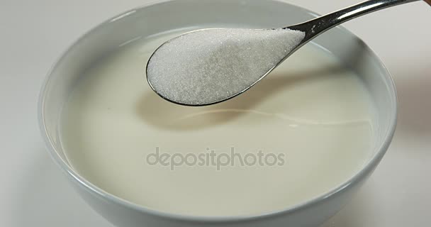 Cuillère à sucre et bol à lait
 - Séquence, vidéo