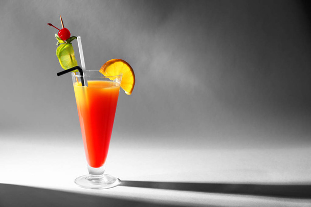 Tequila Sunrise cocktail - Фото, зображення