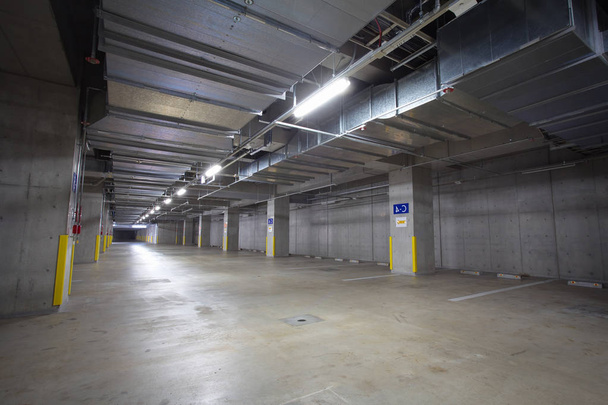 parkovací garáž podzemní interiér - Fotografie, Obrázek