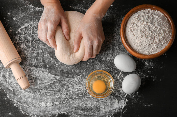 hands making dough - Фото, зображення