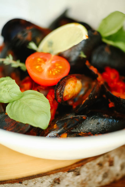 Salát se zeleninou a mořskými plody - Fotografie, Obrázek