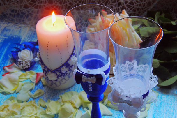 Лепестки роз и свечей
 - Фото, изображение