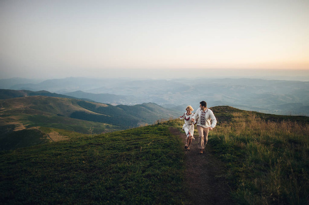 happy couple walking at mountains - Foto, imagen
