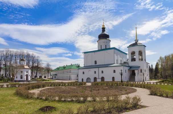 O Mosteiro de Spaso-Eleasarovsky, região de Pskov
 - Foto, Imagem