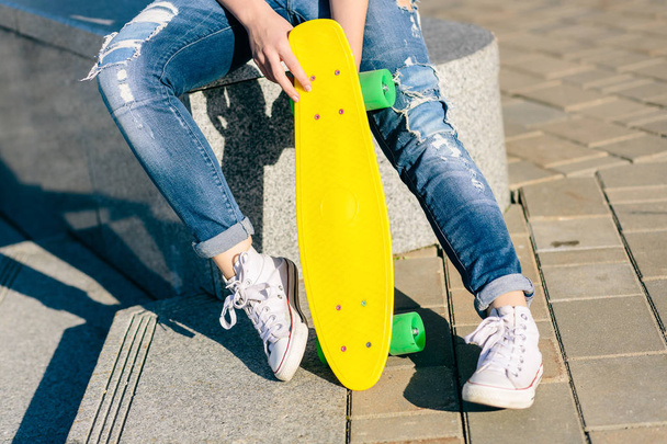 Girl with penny skateboard shortboard. - Zdjęcie, obraz