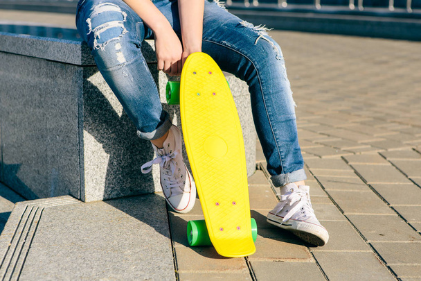 Girl with penny skateboard shortboard. - Zdjęcie, obraz