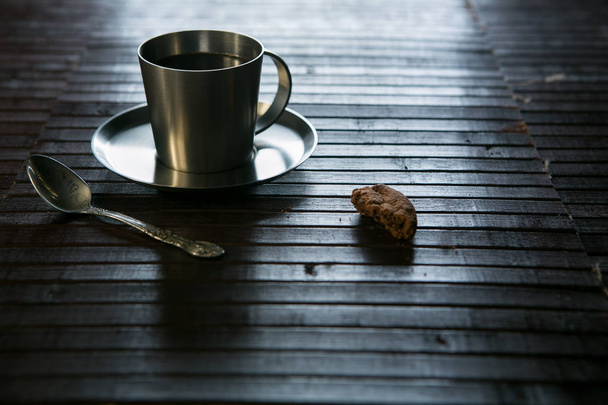 coffee cup and cookie on black background - Foto, immagini