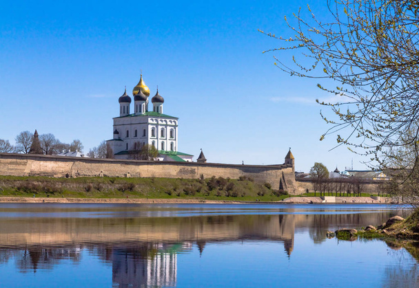 Pskov Kremlin, la antigua fortaleza
 - Foto, imagen