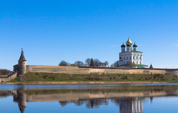 Pskov Kremlin, the ancient fortress - Zdjęcie, obraz