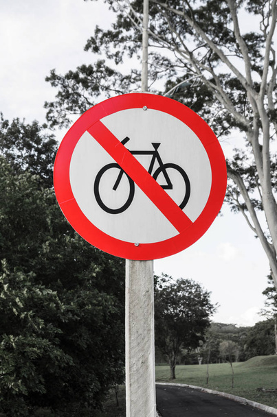 Señal de tráfico de bicicletas prohibidas
 - Foto, imagen