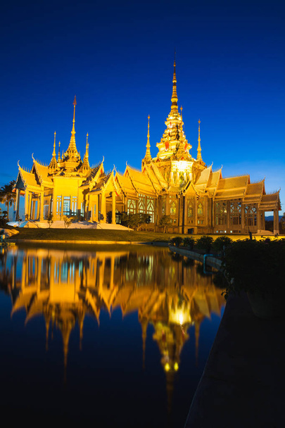 Wat Non Kum v provincii Nakhonratchasima Thajsko - Fotografie, Obrázek