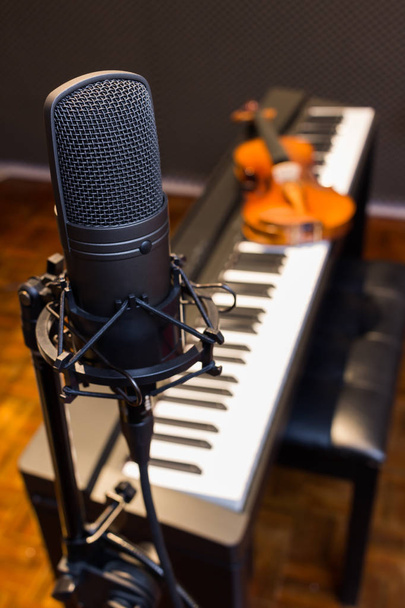 condenser microphone on piano & violin background - 写真・画像