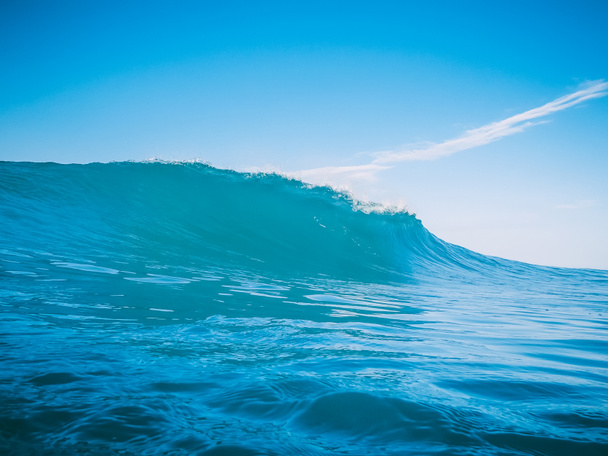 roiskuu iso meri aalto
  - Valokuva, kuva