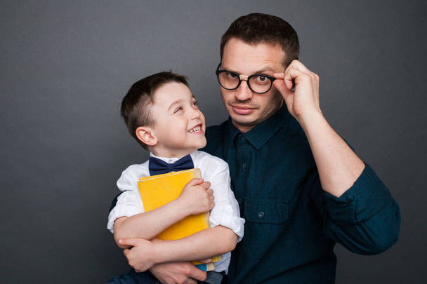 Man in glasses with little boy - Foto, afbeelding