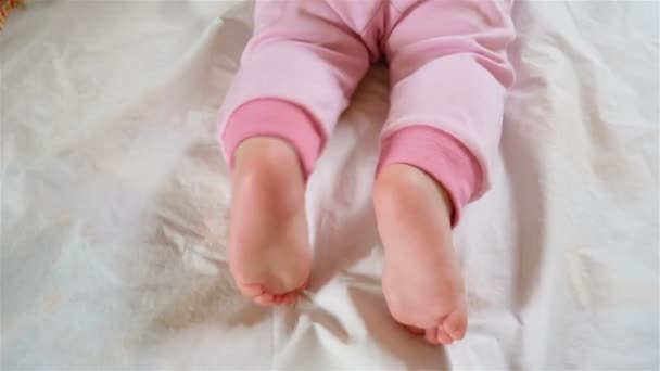 little feet a newborn baby - Video, Çekim