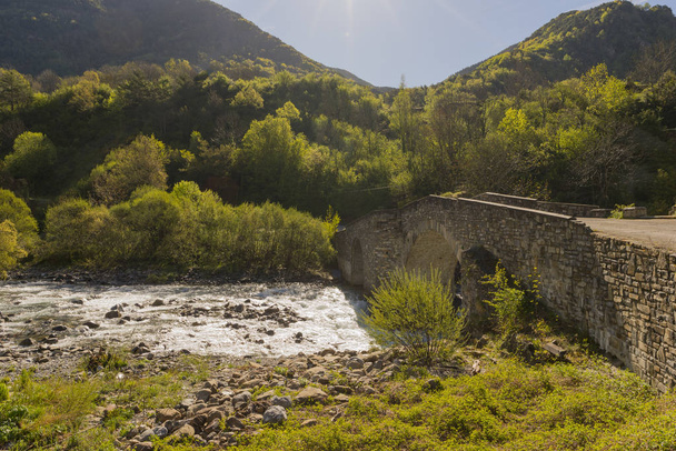 Paysage Broto dans les Pyrénées
 - Photo, image