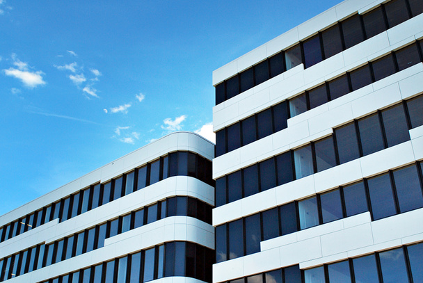 modernes Gebäude. modernes Bürogebäude mit Glasfassade - Foto, Bild