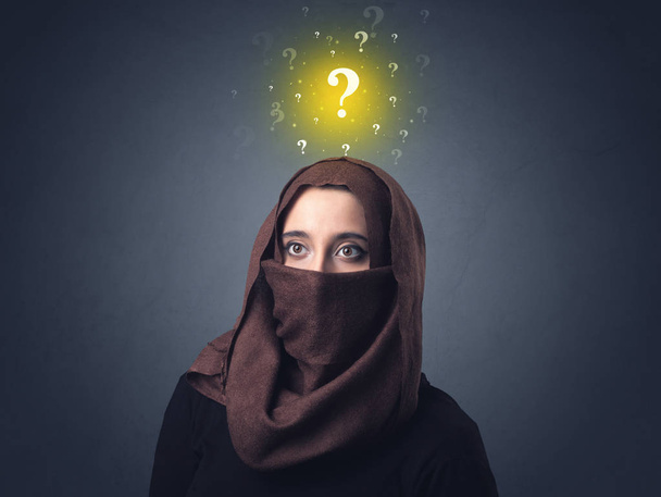 Muslim woman wearing niqab - Фото, изображение