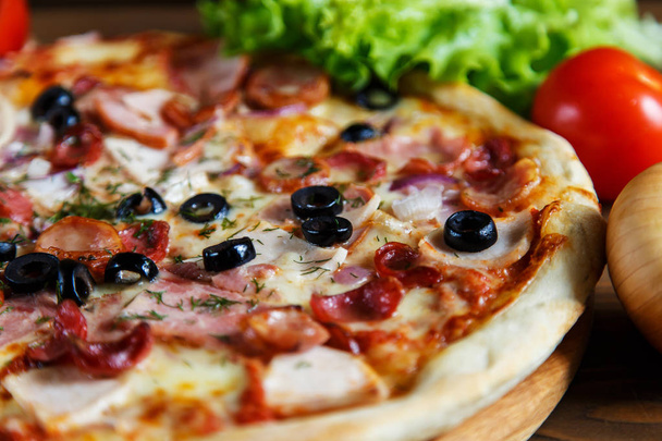 Delicious homemade pizza with mozzarella, ham, olives and fennel - Valokuva, kuva