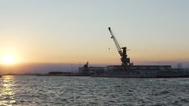 High rise crane loading and unloading cargos from ships in sea port, logistics - Footage, Video