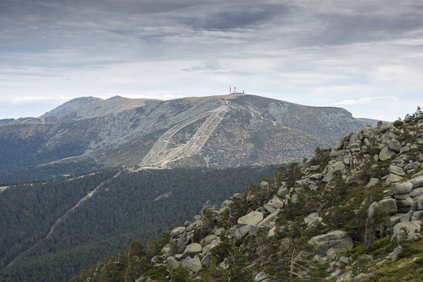 Vista della località sciistica Navacerrada da Siete Picos
 - Foto, immagini