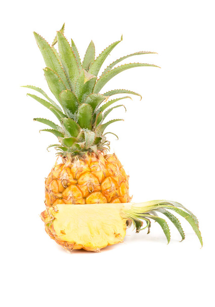 Mini ananas s řezem - Fotografie, Obrázek