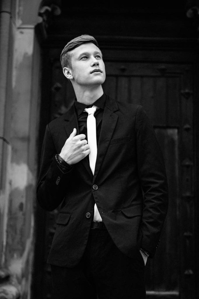 Handsome man in black suit - Foto, Imagen