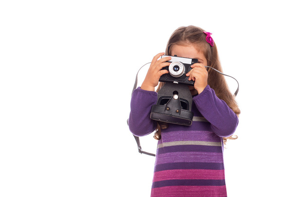 Egy gyerek bolondozás körül egy kamera - Fotó, kép