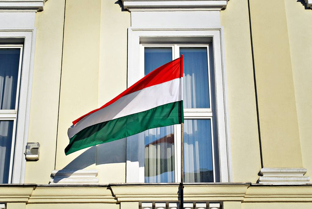 Drapeau Hongrie sur le mât
 - Photo, image