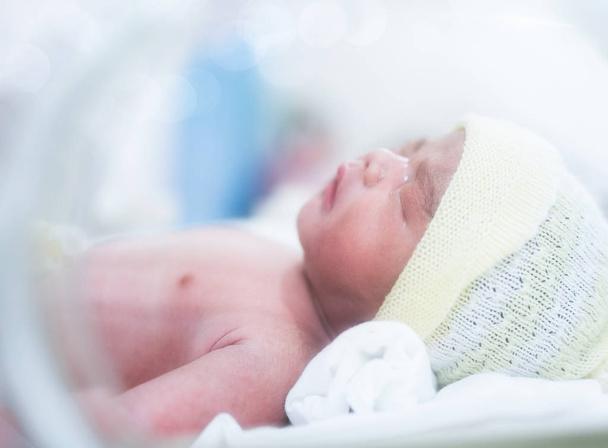 Neugeborenes Baby - Foto, Bild