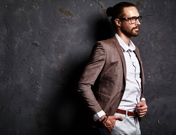 man with beard in suit and glasses - Fotoğraf, Görsel