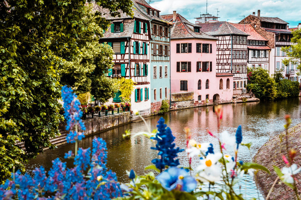 Prachtig uitzicht van Straatsburg in Frankrijk in de zomer - Foto, afbeelding