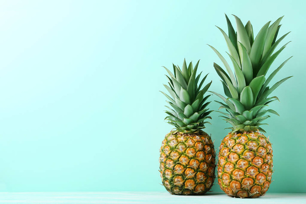 two Ripe pineapples - Zdjęcie, obraz