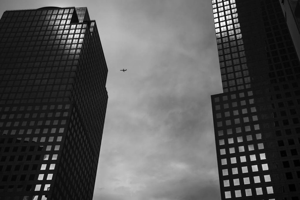 Manhattan architecture moderne sur fond de ciel nuageux
 - Photo, image