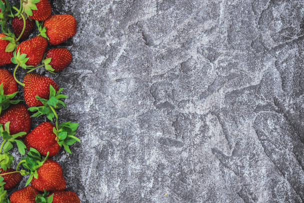 Strawberries in the basket. Selective focus. - Foto, Imagem
